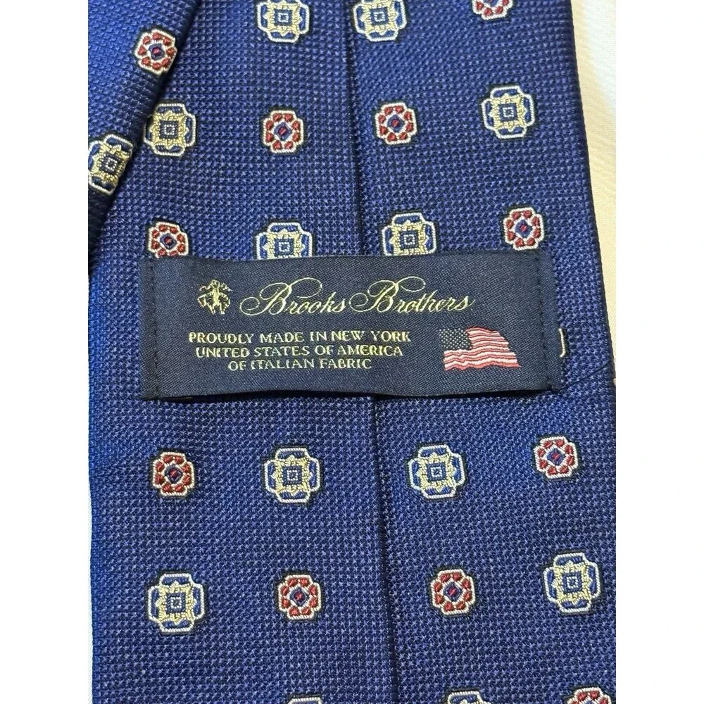 Brooks Brothers 100% Silk Tie Blue Geometric Medallion USA Made Italian Fabric
